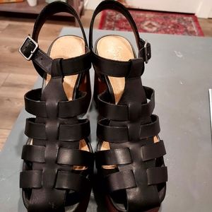 Black strappy sandals with heel, size 7.5